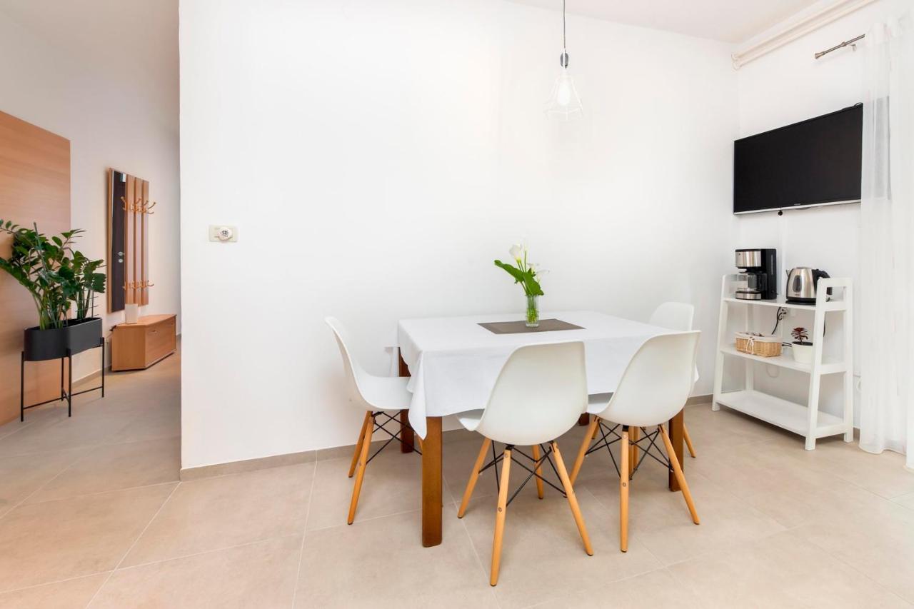 Apartments Magnolia Rovinj Bagian luar foto