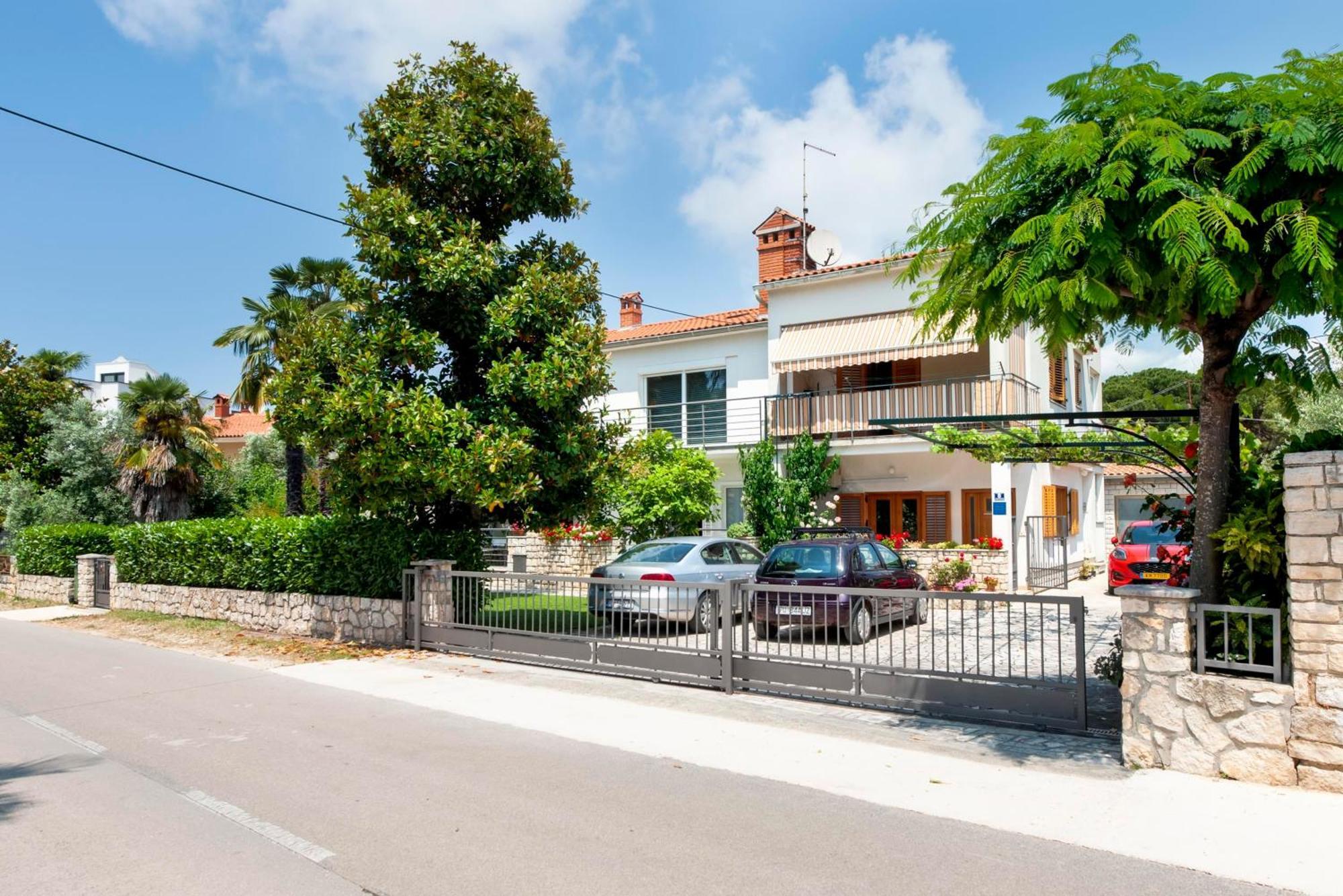 Apartments Magnolia Rovinj Bagian luar foto