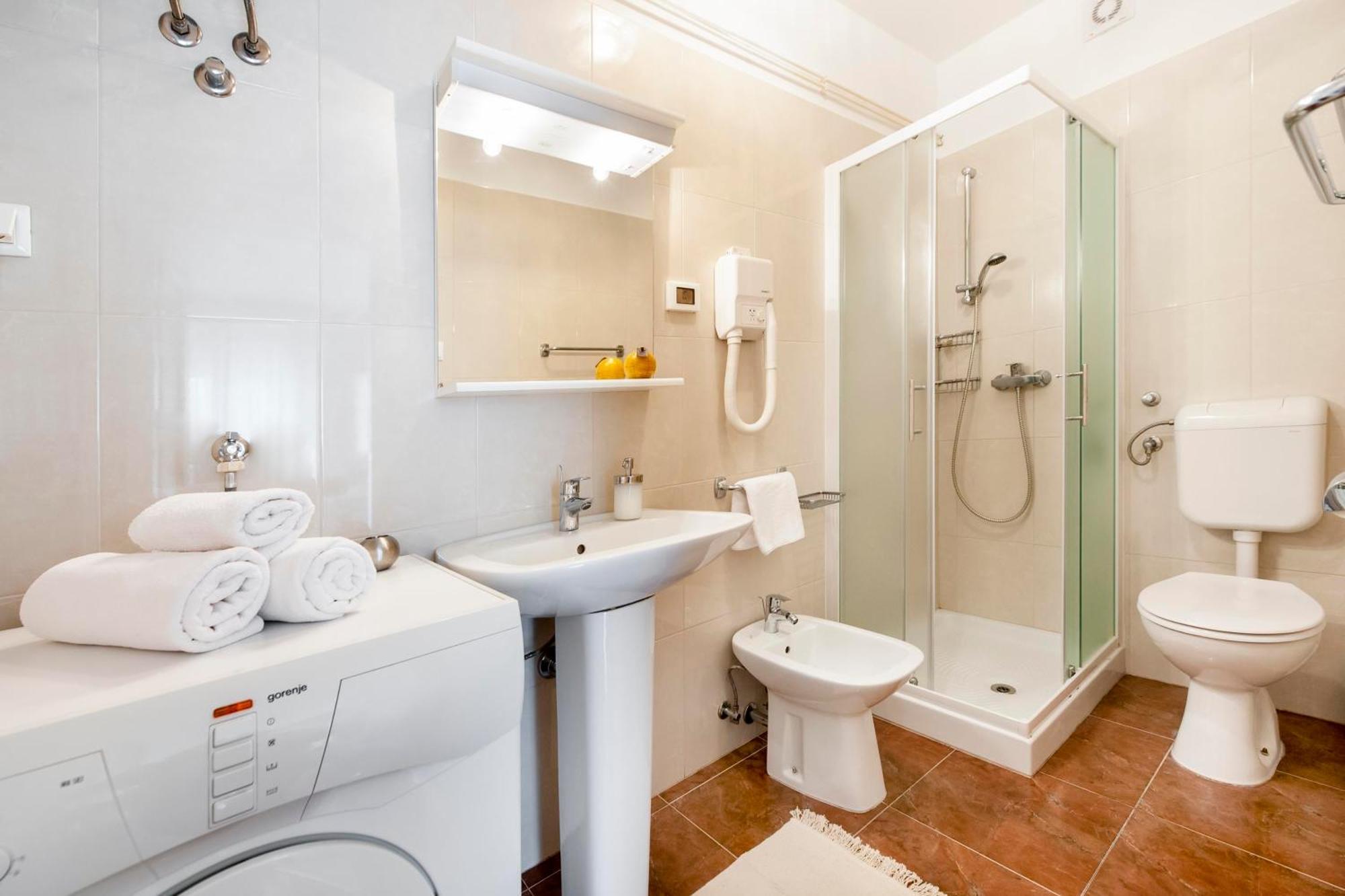 Apartments Magnolia Rovinj Bagian luar foto