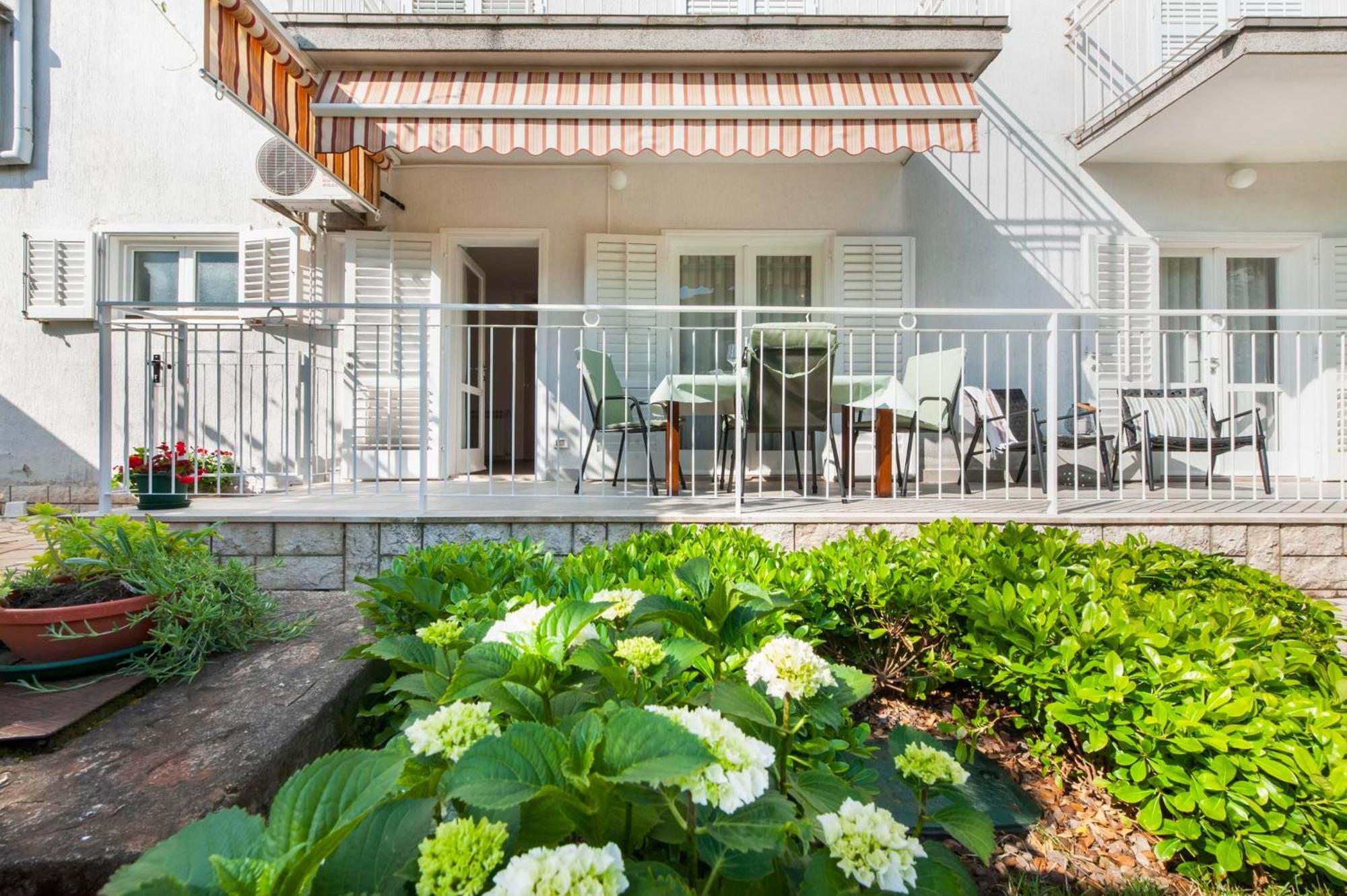 Apartments Magnolia Rovinj Bagian luar foto